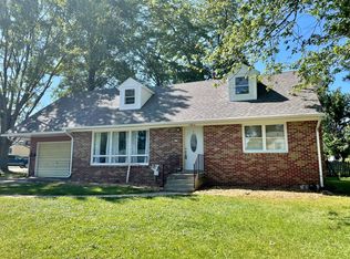1011 E Locust St, Olney, IL 62450
