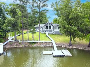 102 Denson Landing Cemetery Rd, Linden, TN 37096