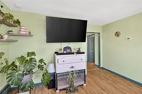 2 bed, 770 sqft, $1,900 — Photo 2
