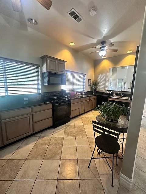 2 bed, 930 sqft, $1,645 — Photo 3