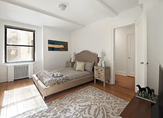 Sold by Warburg | media 9