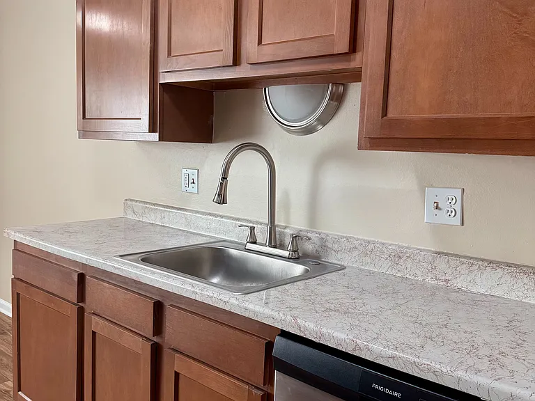 Rochester Square Apartments — Photo 49