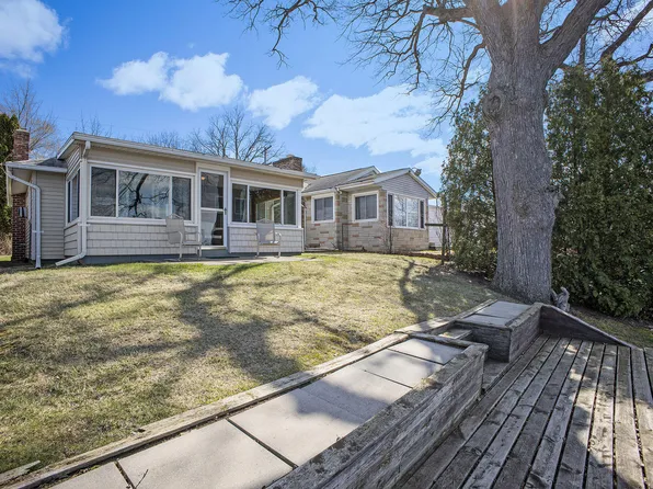 209 Round Lake Dr, Michigan Center, MI 49254
