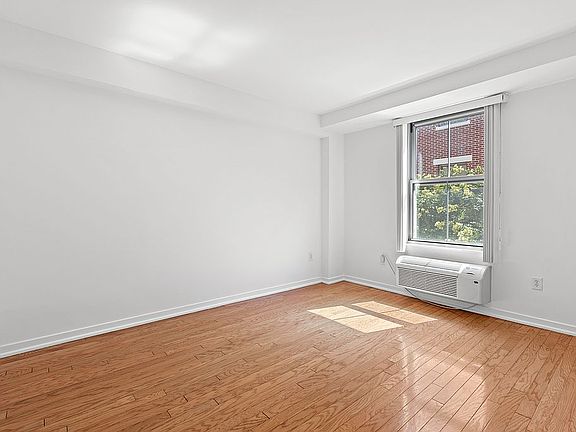 4th image of 149 Essex St APT 4E