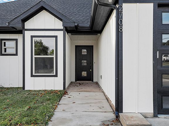 3rd image of 2708 Flora Ln