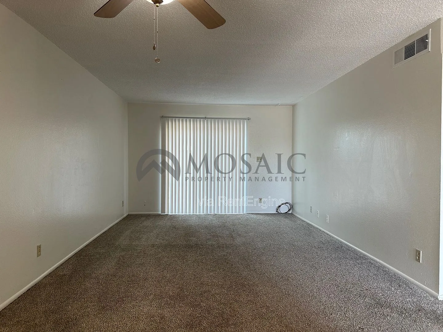 2 bed, 1.0 bath, 861 sqft, $925 — Photo 2