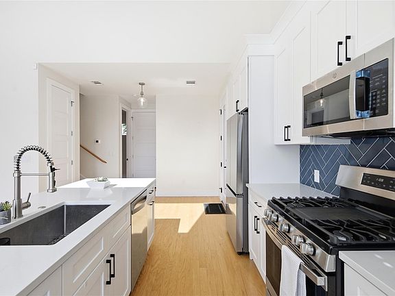 4th image of 1416 Berene Ave