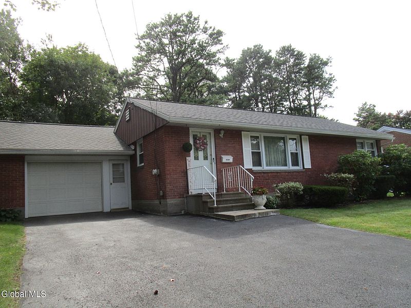 3rd image of 2952 Gibson Street
