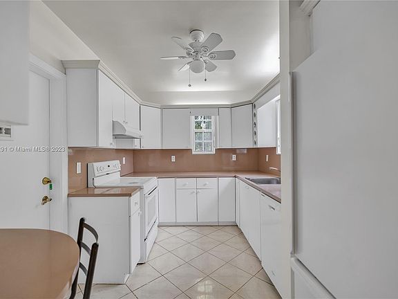 5th image of 835 NE 115th St
