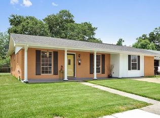 320 Appletree Ln, Gretna, LA 70056