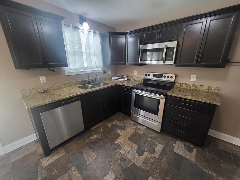 703 Jim Brown Dr — Photo 9