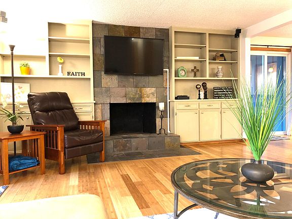 Living Room/TV/Fireplace