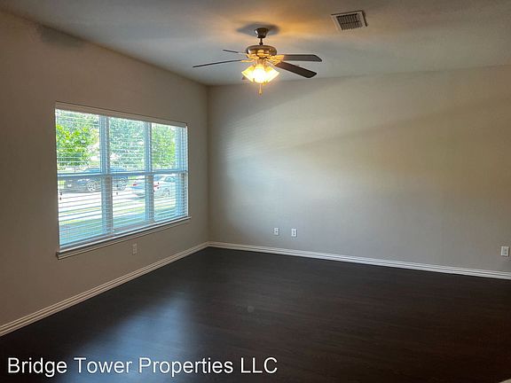 2nd image of 1336 Lake Crest Ln