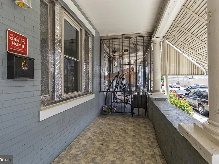 2323 E Cambria St — Photo 29