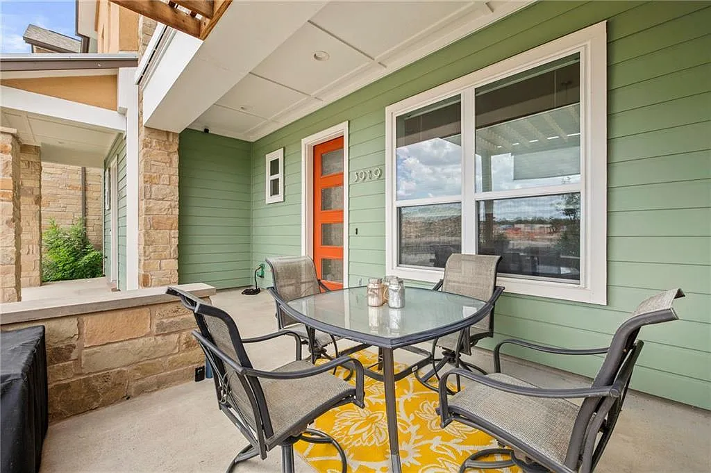 2 bed, 2.5 bath, 1716 sqft, $3,850 — Photo 3