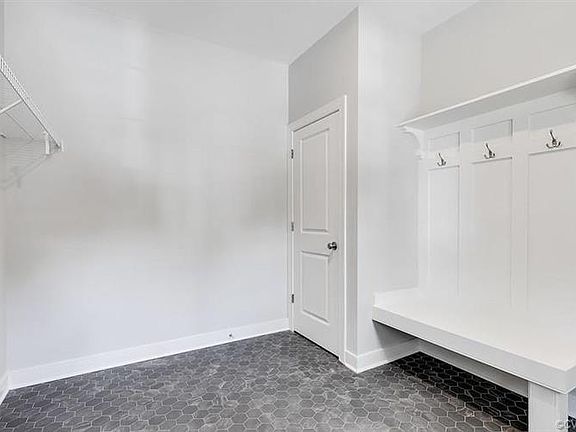 4th image of 3037 Irisdale Ave