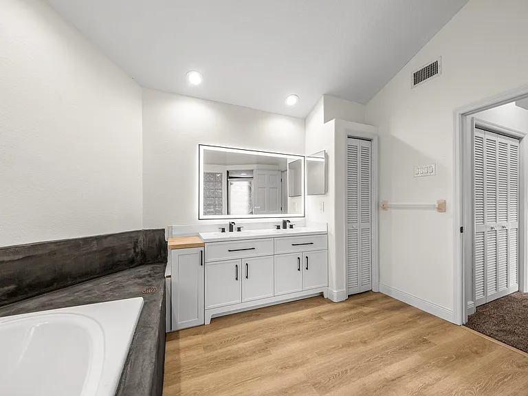 375 N Highview Ave — Photo 34