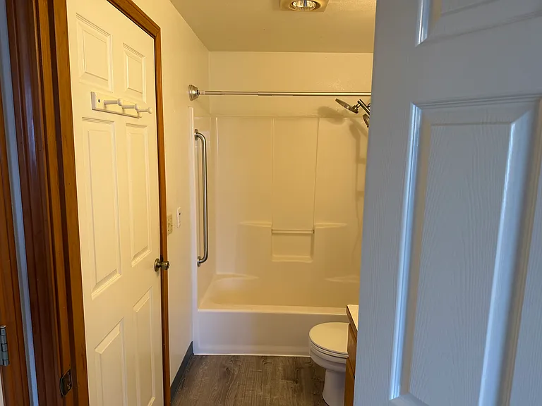 Eagle Crest Apartments — Photo 23