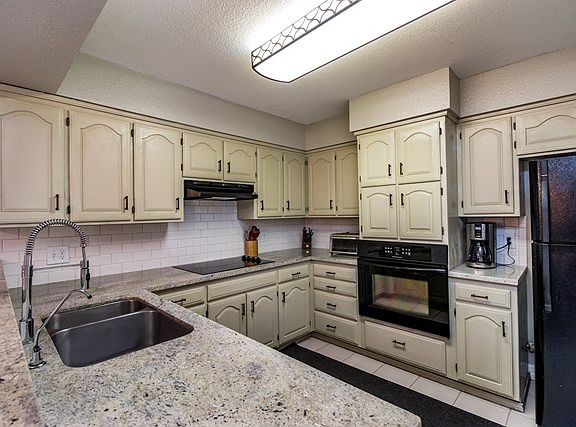 3rd image of 4010 Lehigh Dr