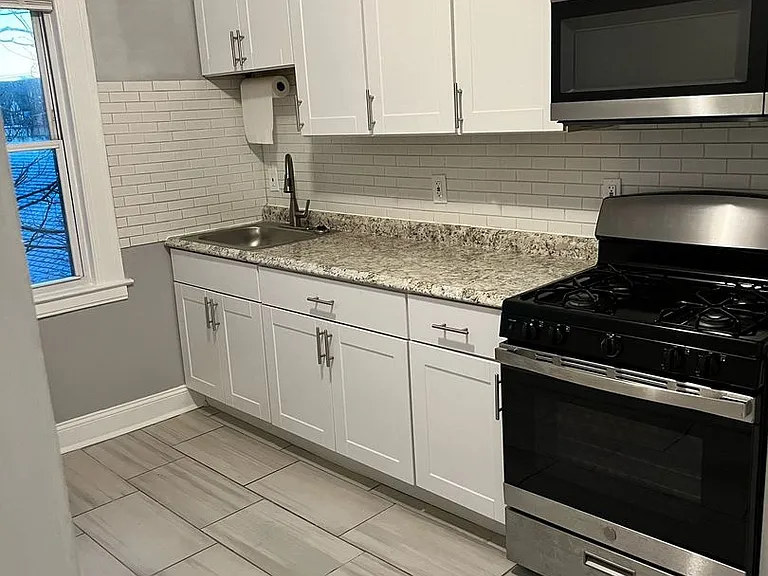 308 Main St — Photo 2