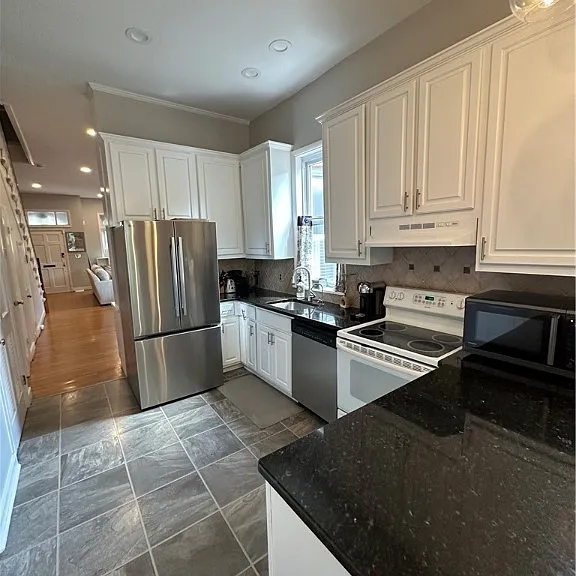 404 N Shields Ave — Photo 10