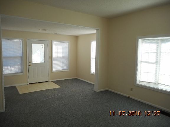 4th image of 2208 W Memorial Dr