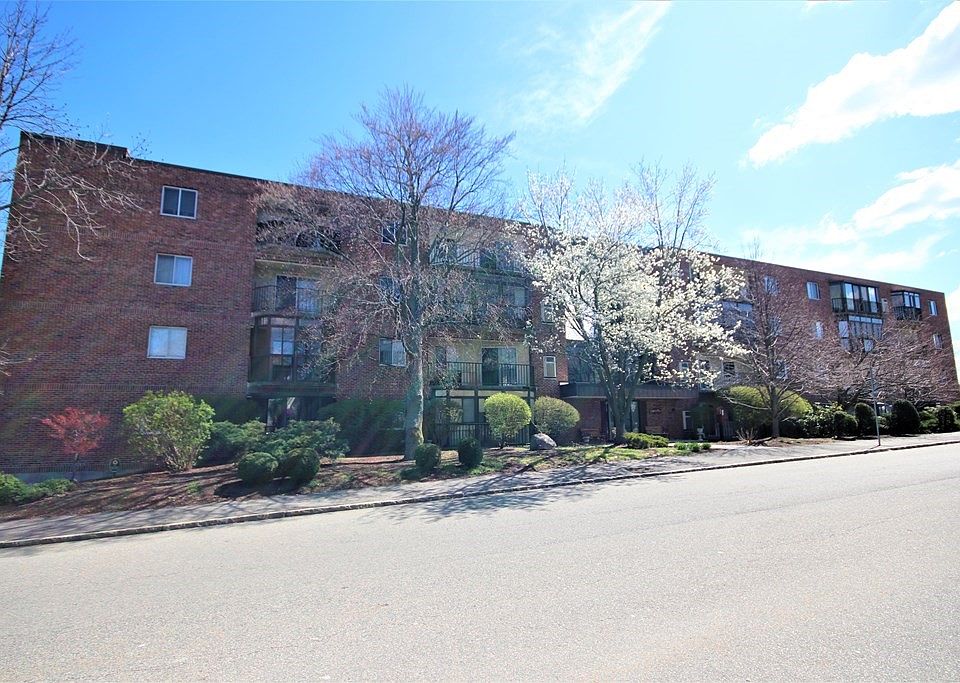 1st image of 64 Willard St APT 204