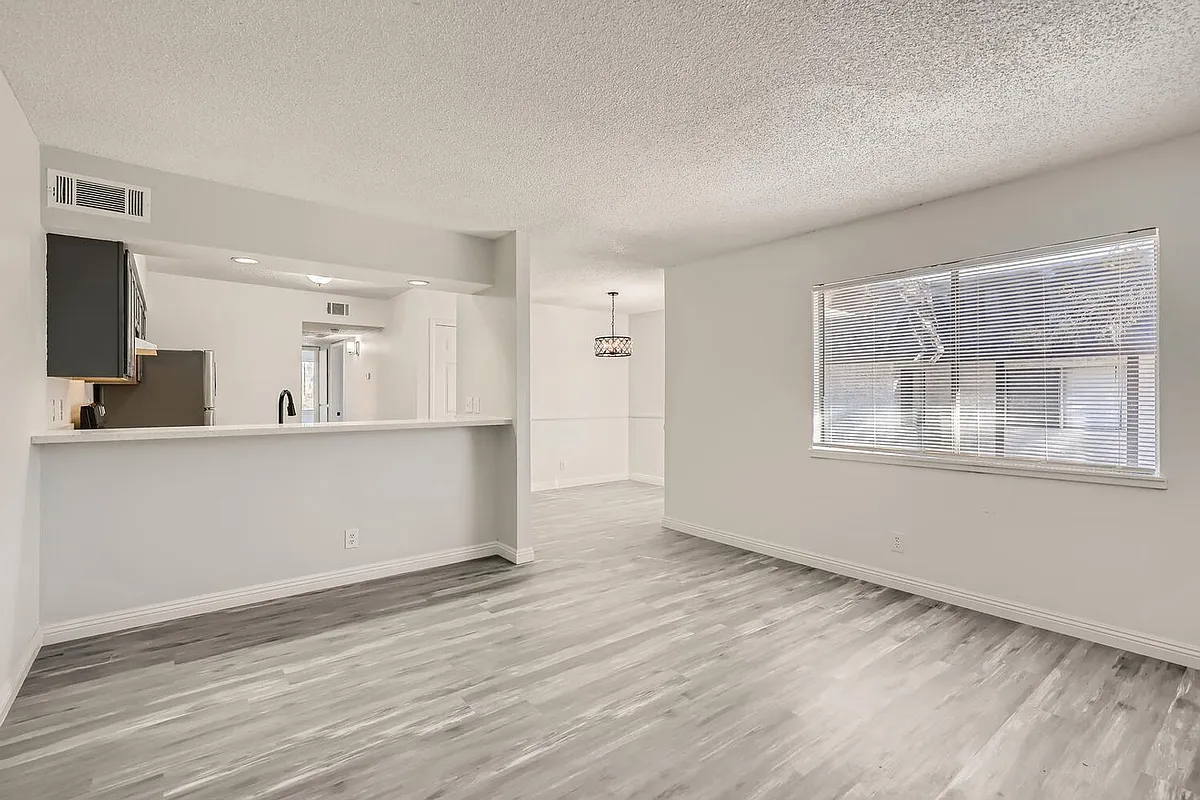 Building Photo - 4364 Tara Ave #4