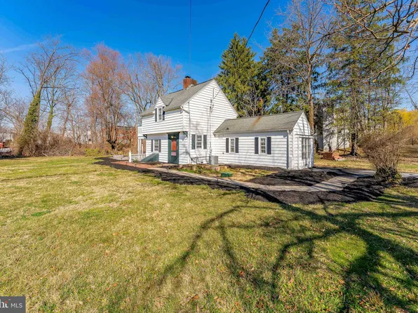 30 Meadowbrook Rd, Wayne, PA 19087