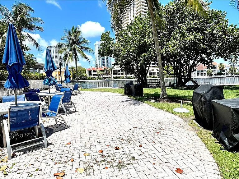 19390 Collins Ave #316 — Photo 37