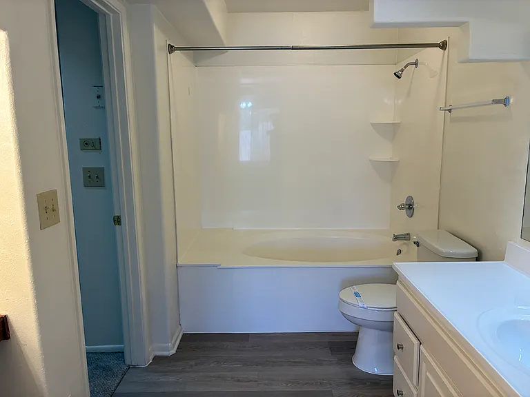 3672 W Oakland St — Photo 22