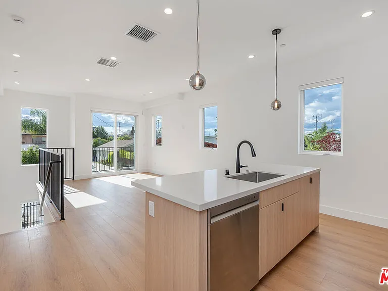 5246 Auckland Ave — Photo 9