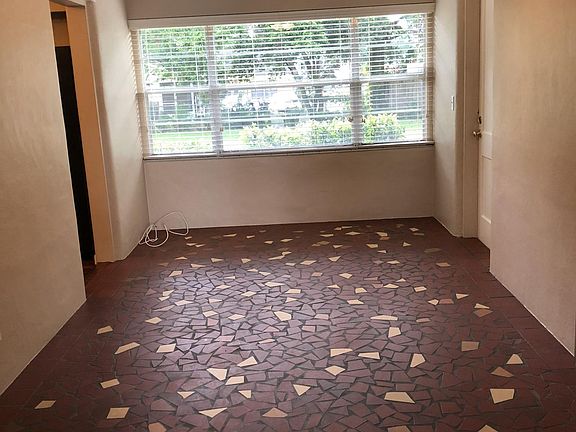 2nd image of 716 Avenue F SE