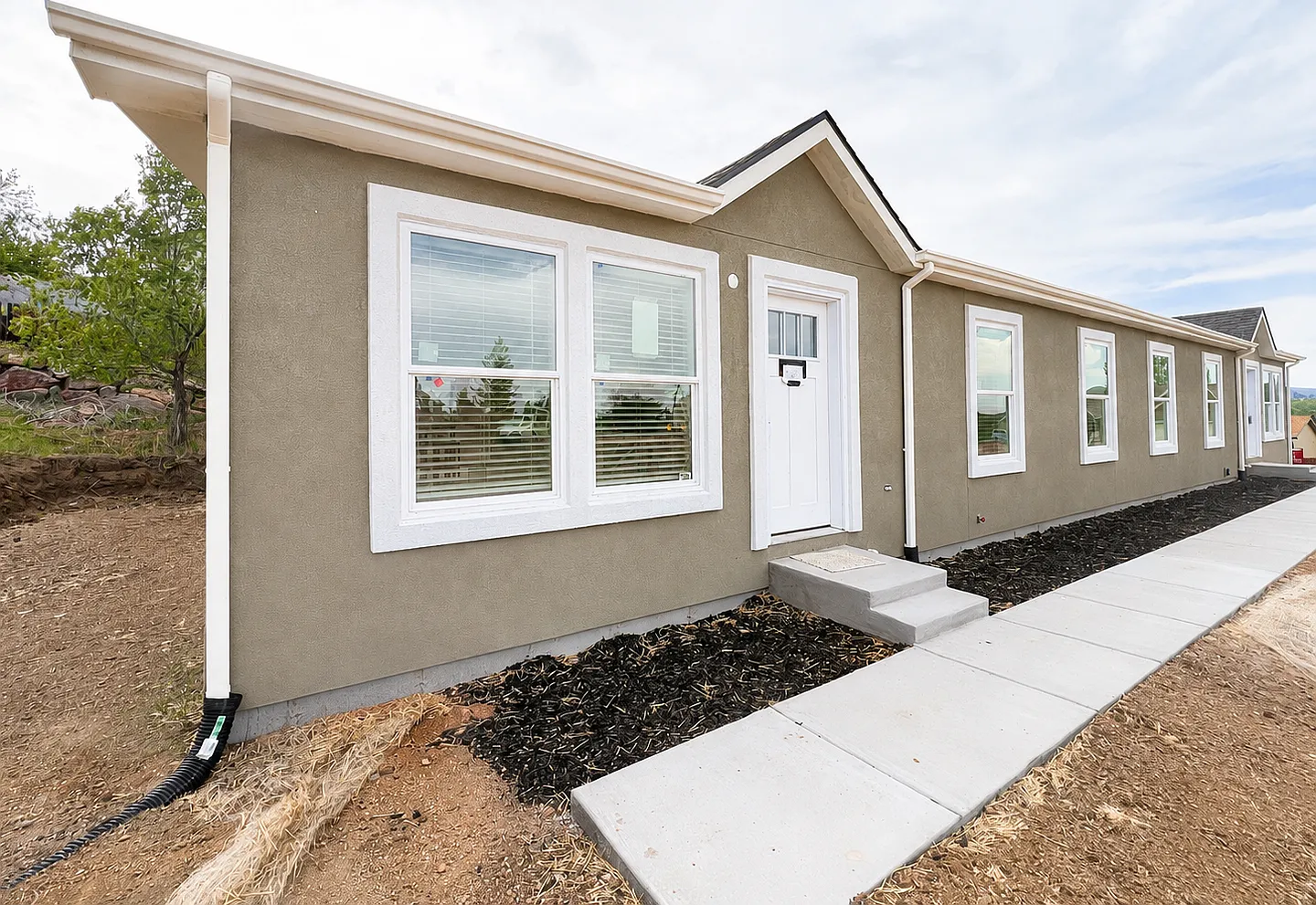 2505 Busch Ave — Photo 1