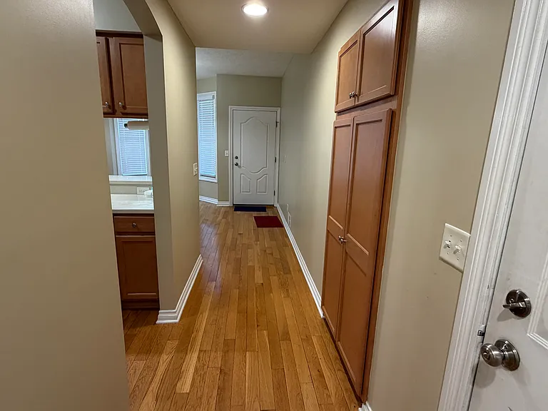 2122 Clinton St — Photo 8
