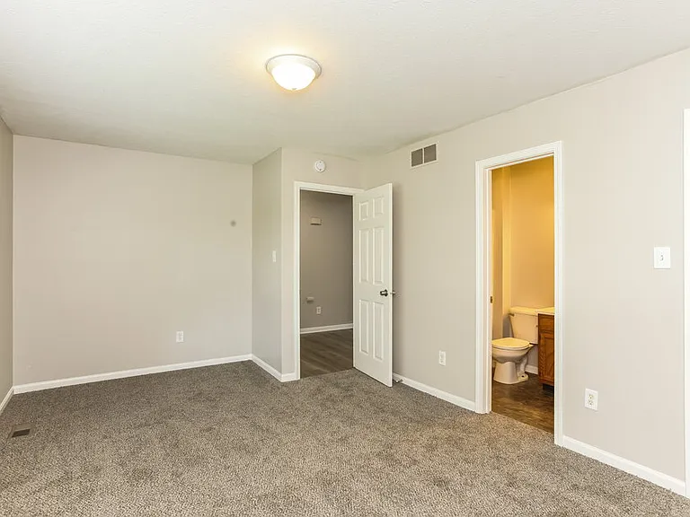 7825 Jaclyn Dr — Photo 8