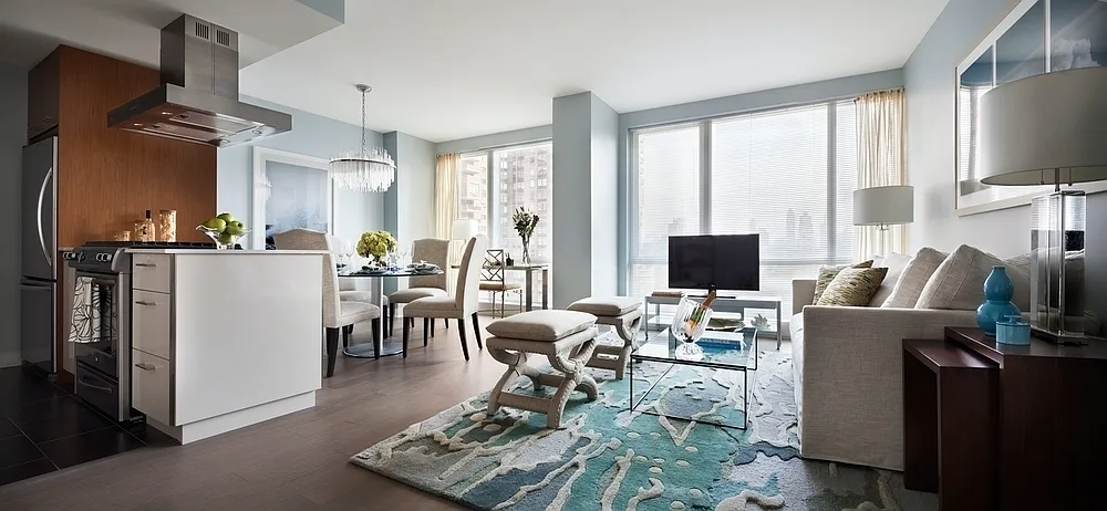 450 W 42nd St APT 7A photo 1