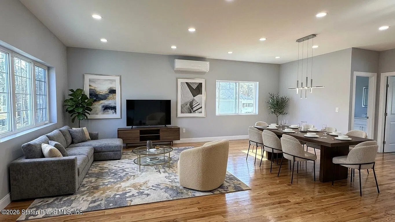 3 bed, 2.0 bath, 2400 sqft, $3,200 — Photo 2