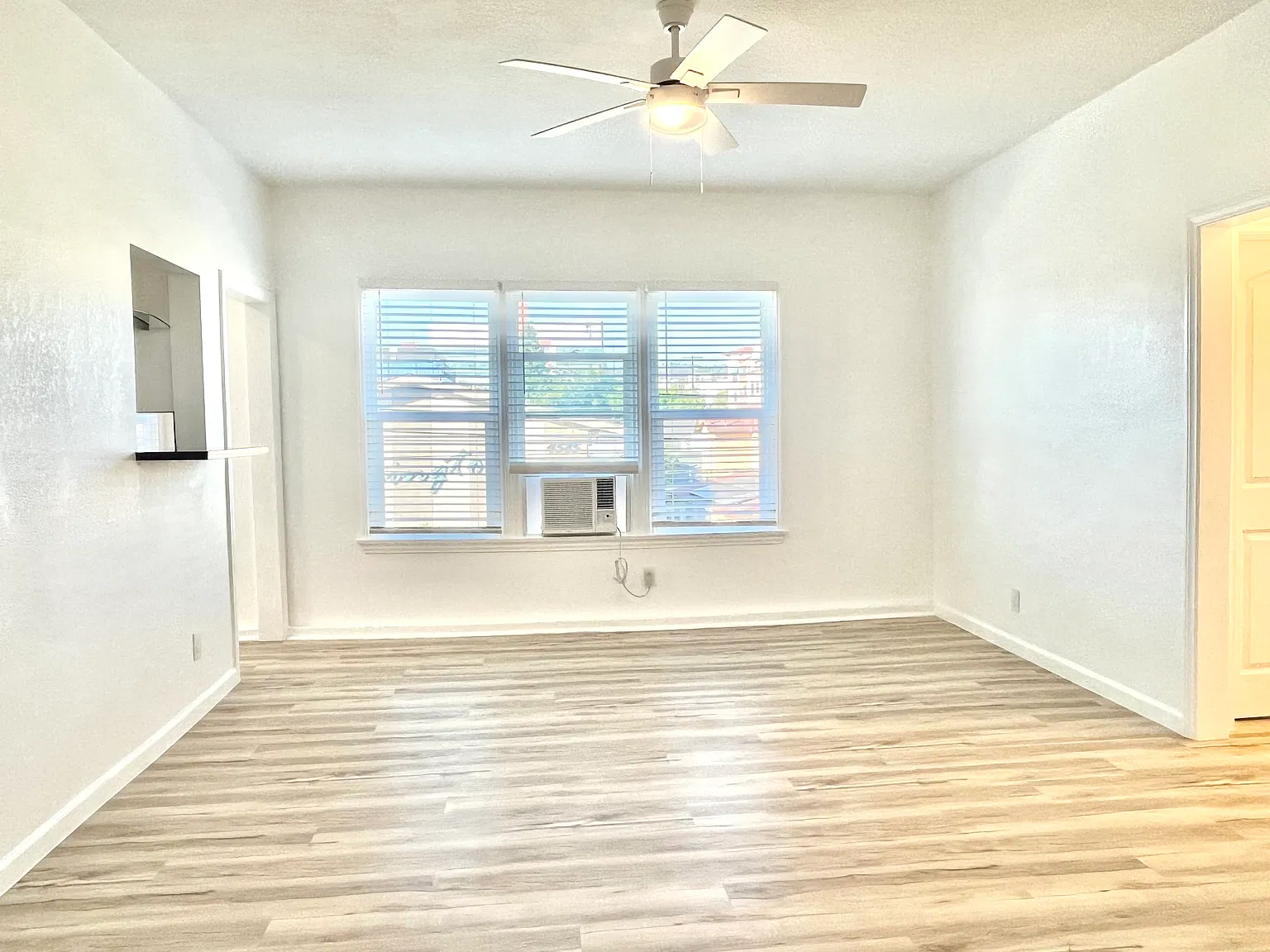 Studio, 500 sqft, $1,695 — Photo 2