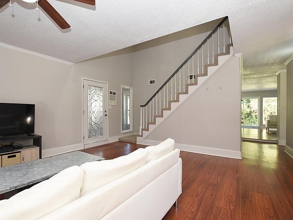 5th image of 1105 Highland Dr