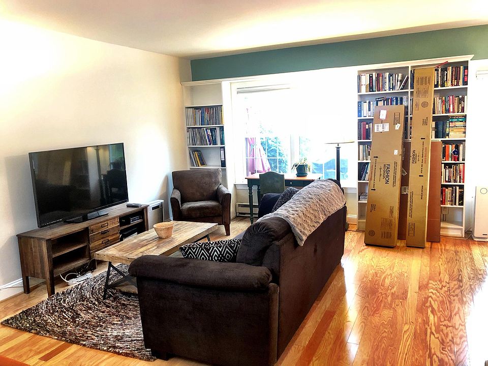 1st image of 1404 Martha Custis Dr