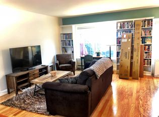 1404 Martha Custis Dr, Alexandria, VA 22302