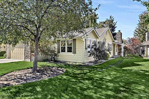 4 bed, 1827 sqft, $2,595 — Photo 2