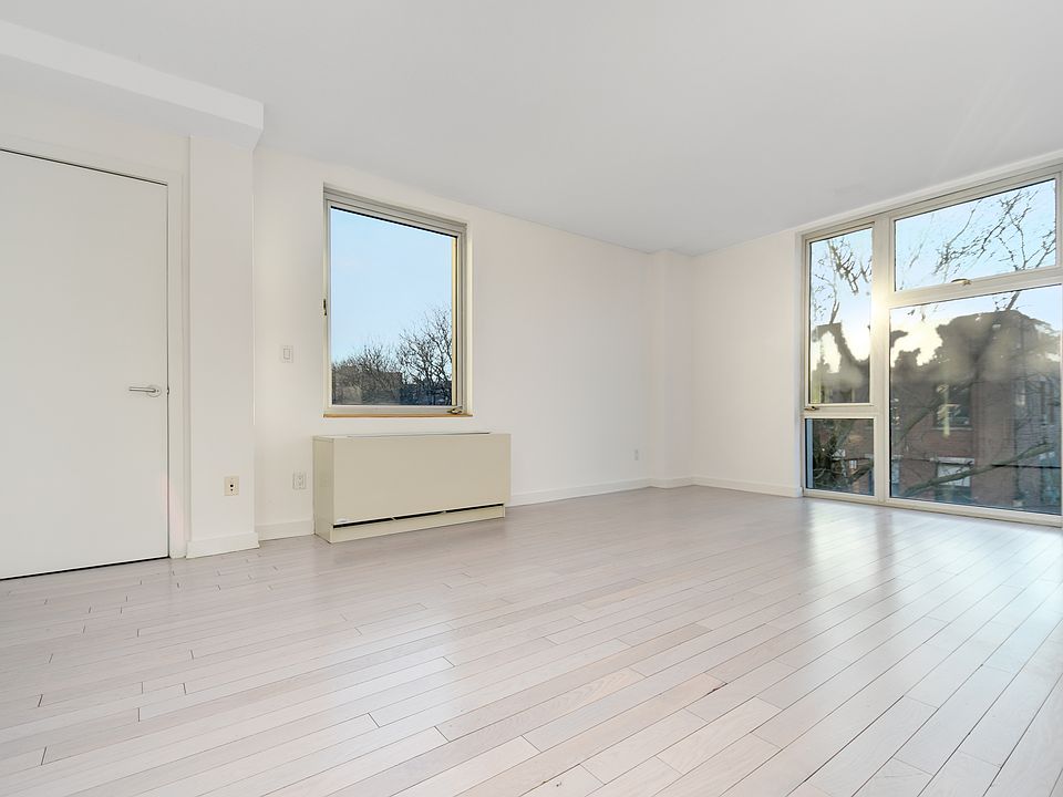 1st image of 250 Bedford Ave #129312