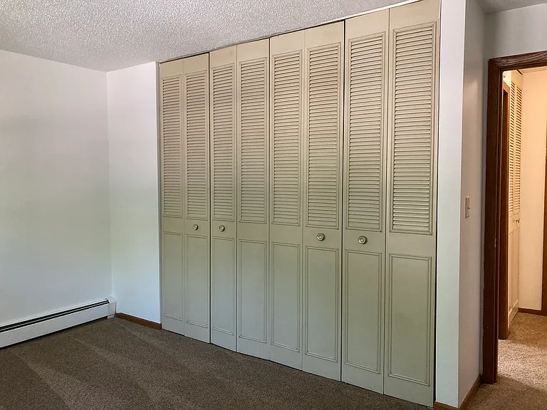 Hilltop Lane Apartments — Photo 17