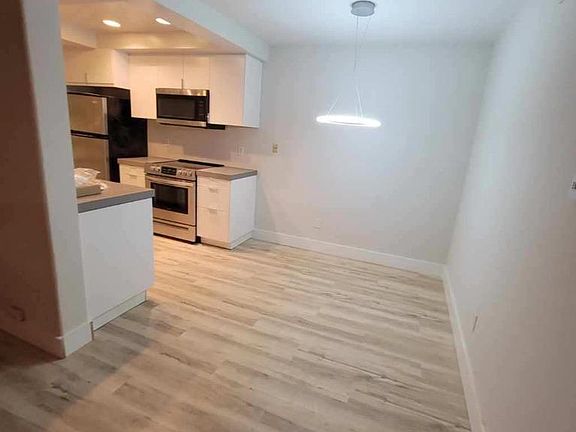 Dining area off kitchen