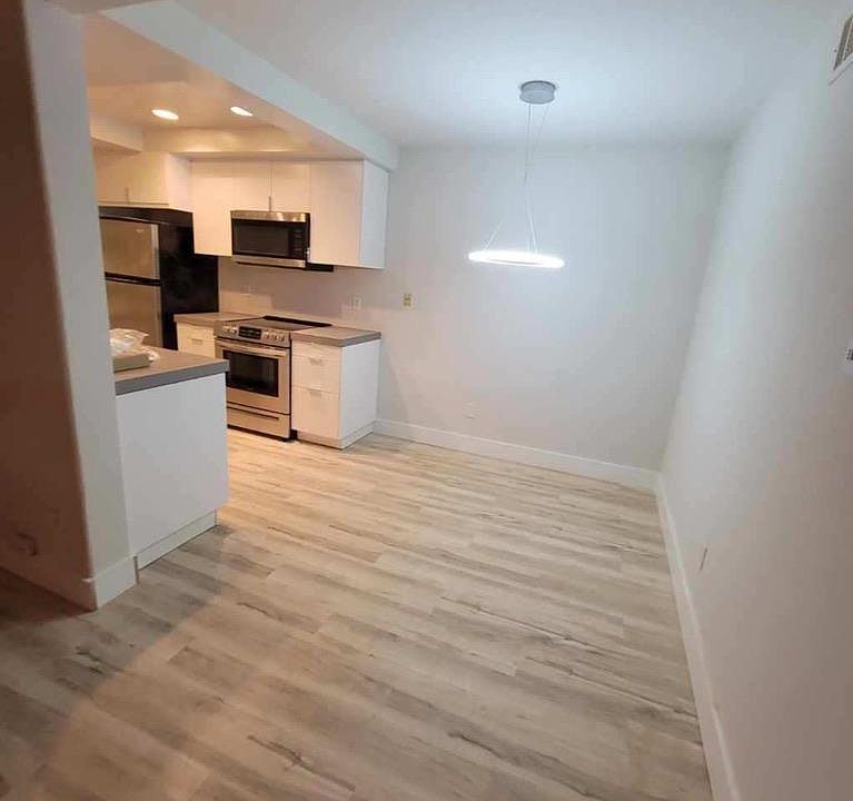Dining area off kitchen