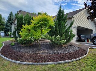 12 Secretariat Ln, Saratoga Springs, NY 12866