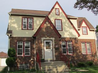 848 S 85th St, West Allis, WI 53214