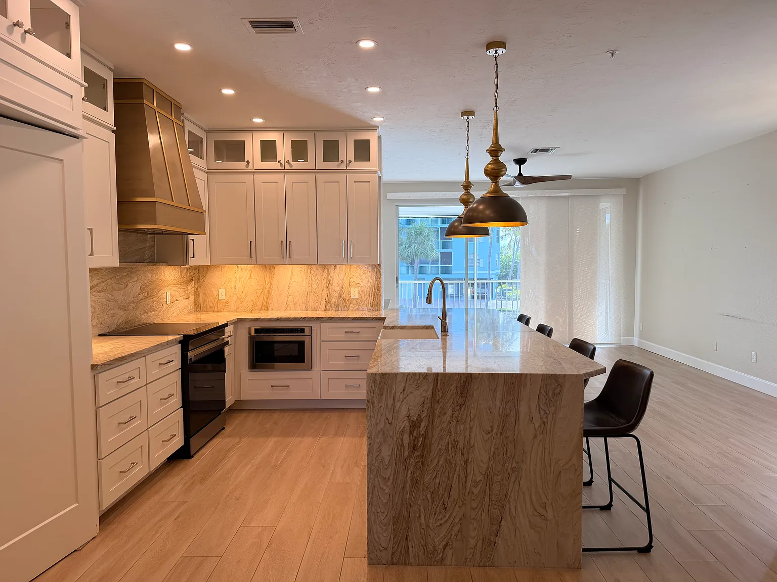 2 bed, 1150 sqft, $4,800 — Photo 2